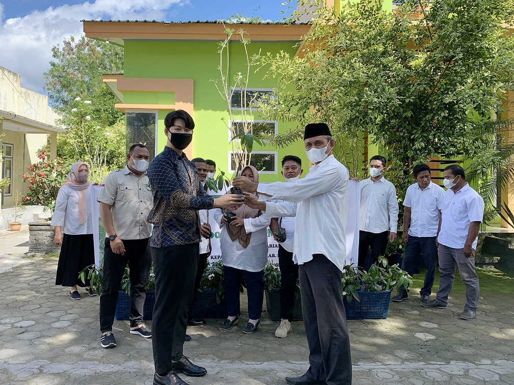 Dukung Pelestarian Alam di Pulau Widi, PT GMM Sumbang 1001 Bibit Mangrove11