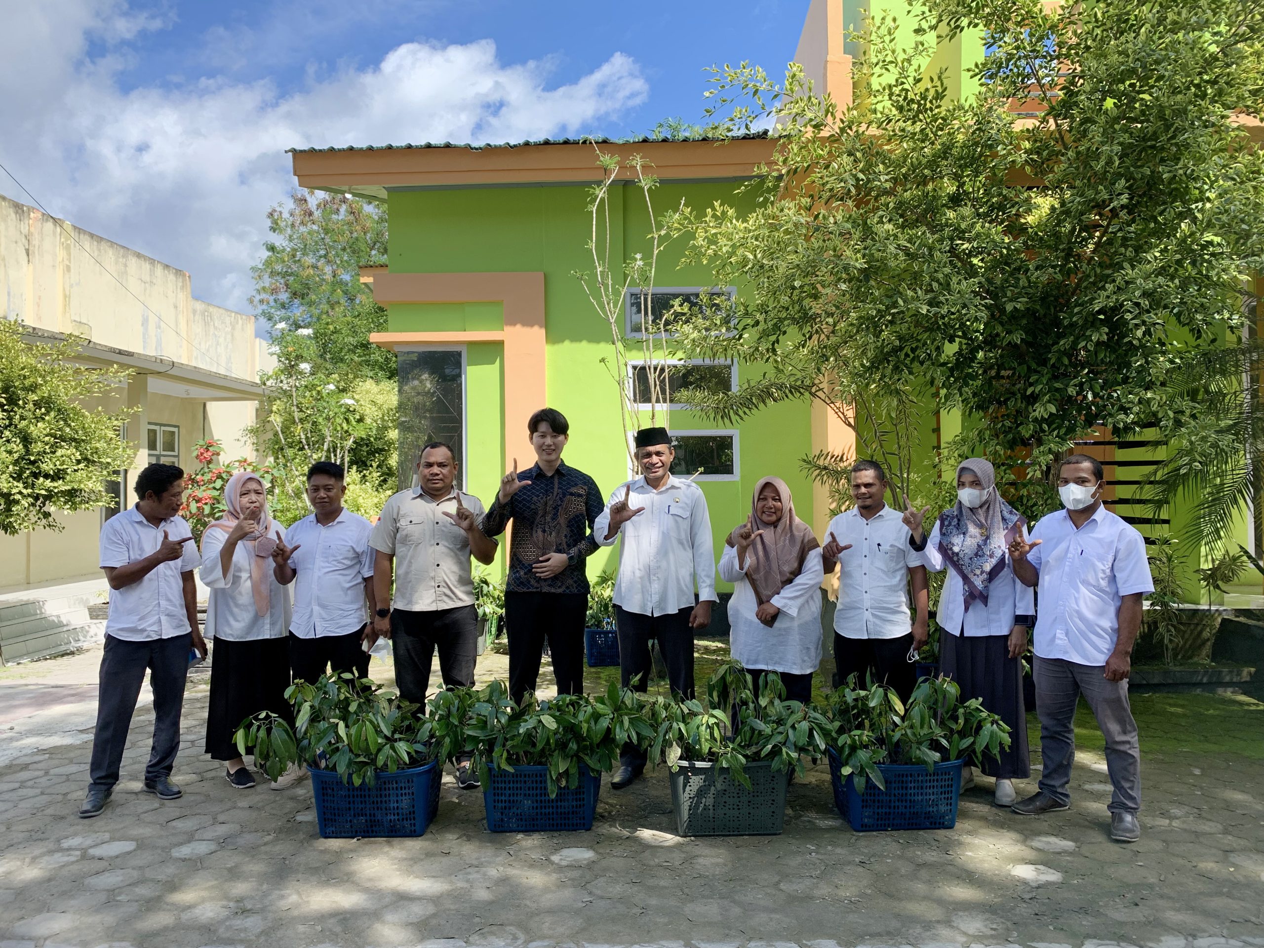 Dukung Pelestarian Alam di Pulau Widi, PT GMM Sumbang 1001 Bibit Mangrove4